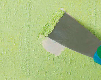 11 способов, как снять старые обои со стен быстро и легко