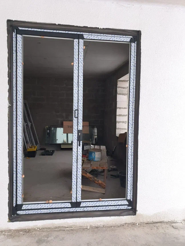 Алюминиевые двери на заказ: как выбрать именно то, что прослужит и понравится